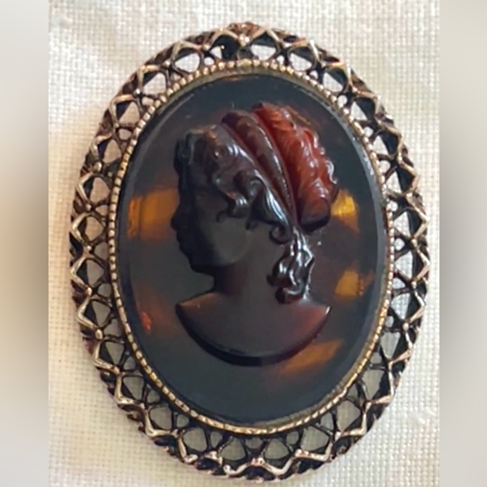VTG Amber Tortoiseshell Molded Glass Cameo Brooch Pendant Lady Profile 2.25”
